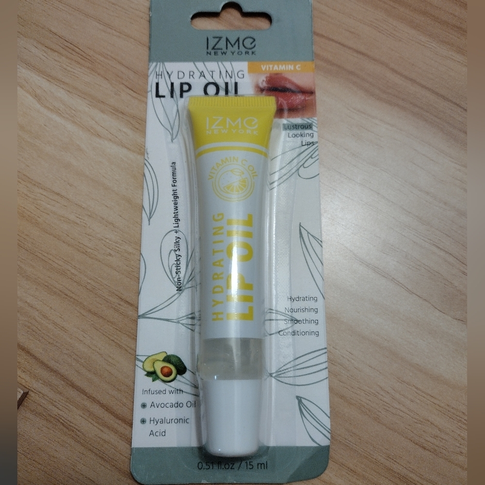 Izmo Hydrating Vitamin C Lip Oil New